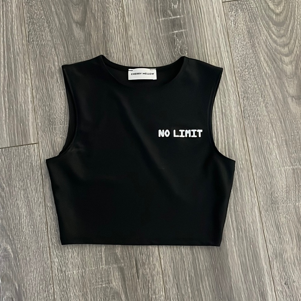 No limit black cropped dri fit cropped tank top. Worn once.